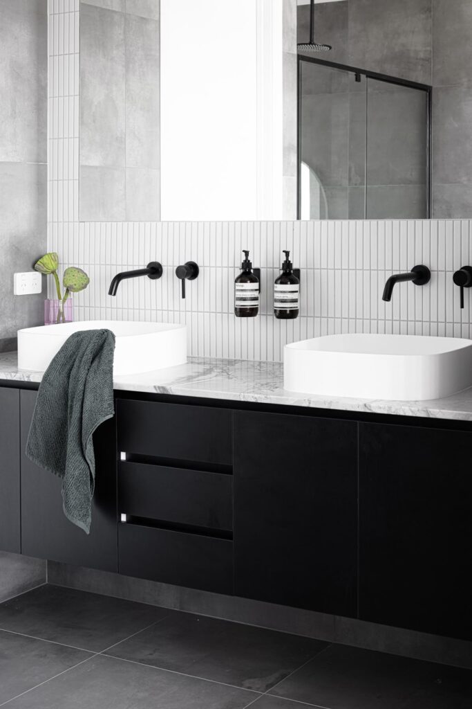 Black and White Bathroom Design Ideas That Never Go Out of Style