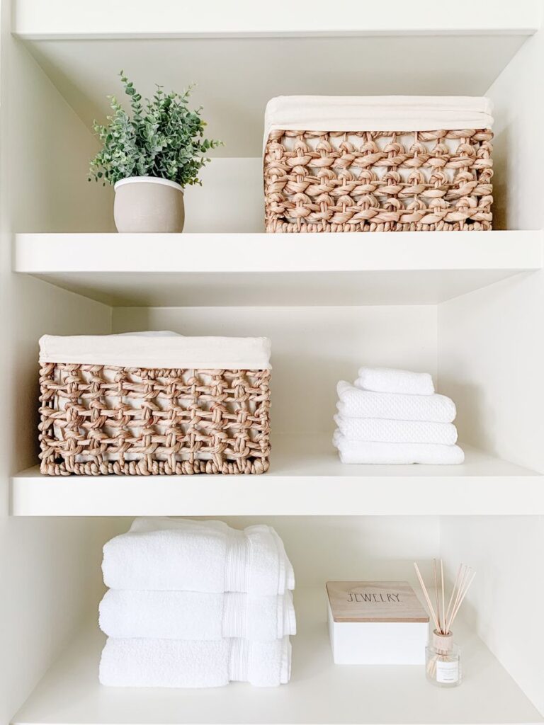 Brilliant Bathroom Closet Design Ideas to Organize and Beautify Your Space